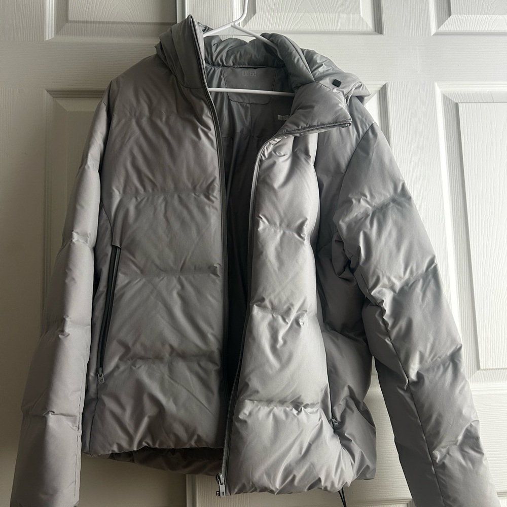 Uniqlo Light Gray Water-Repellent Jacket